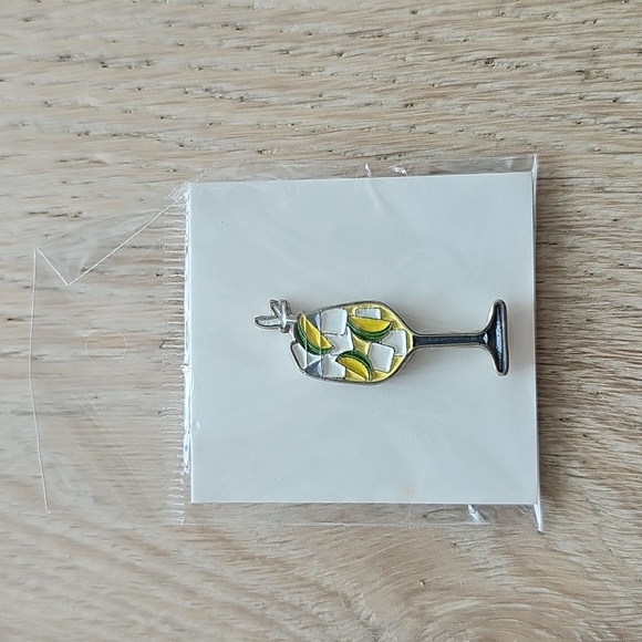 NWOT Greygoose Cocktail Pin - Picture 1 of 2